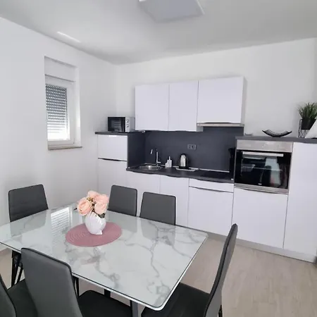Gabi Appartement Grebaštica